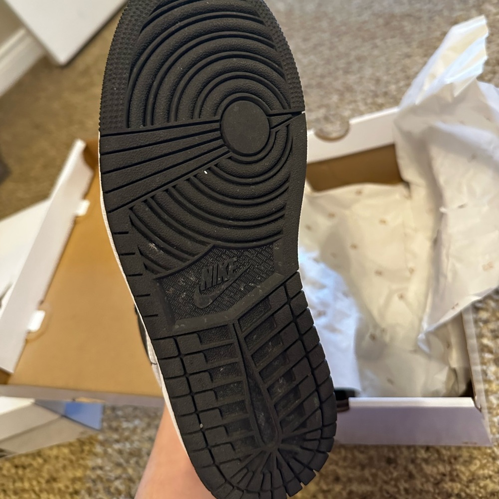 Women’s Air Jordan 1 Low size 6 
Color black/white-black - Picture 5 of 7